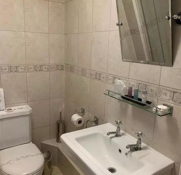 Standard Yhden Hengen Huone, Peregrine House