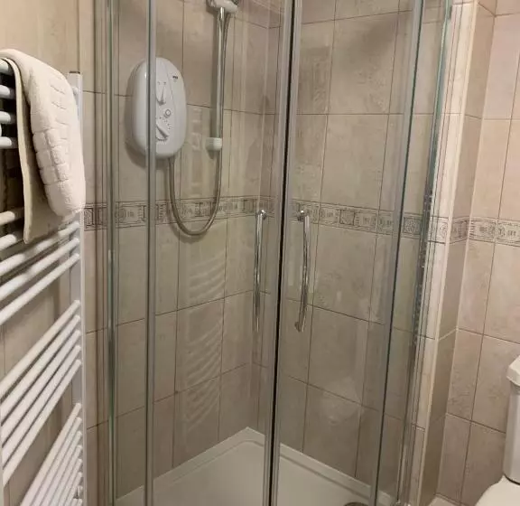 Standard Yhden Hengen Huone, Peregrine House