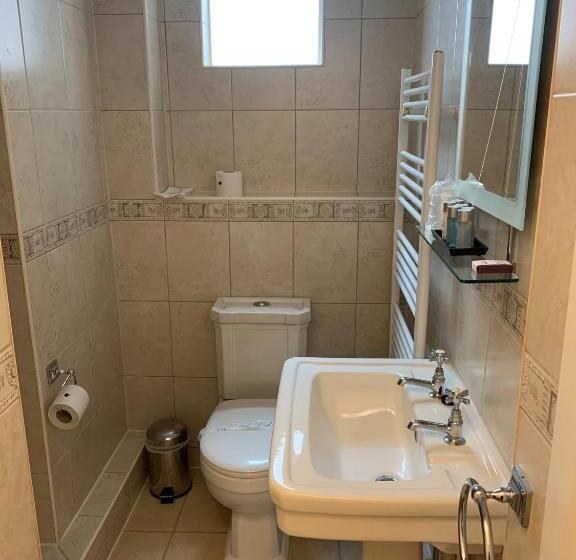 Номер Basic, Peregrine House