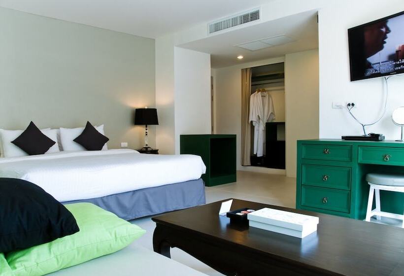 جناح جونيور, Acca Patong Apartments