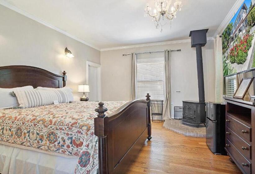 غرفة قياسية سرير كينج, Cinnamon Bear Creekside Inn