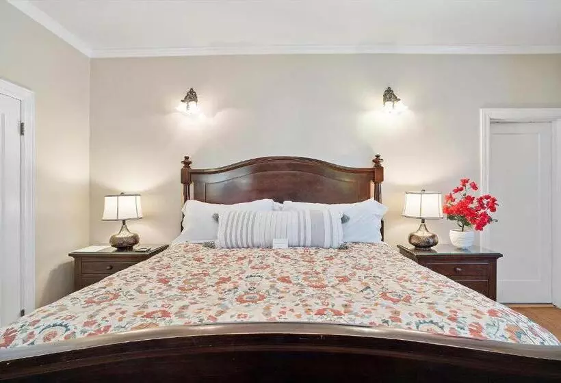 Standard Room King Size Bed