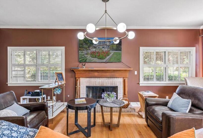 غرفة ديلوكس, Cinnamon Bear Creekside Inn