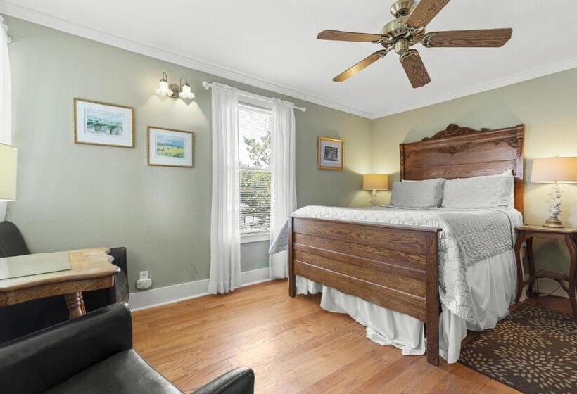 غرفة ديلوكس, Cinnamon Bear Creekside Inn