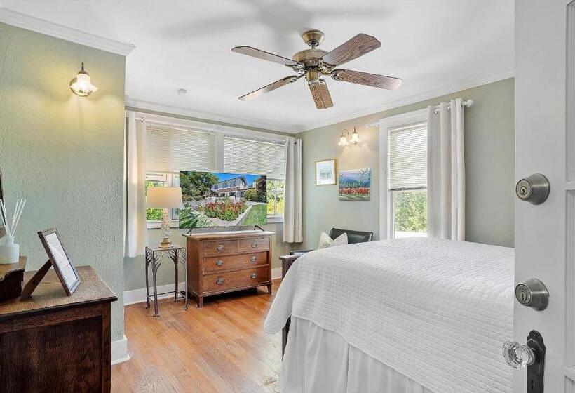 غرفة ديلوكس, Cinnamon Bear Creekside Inn