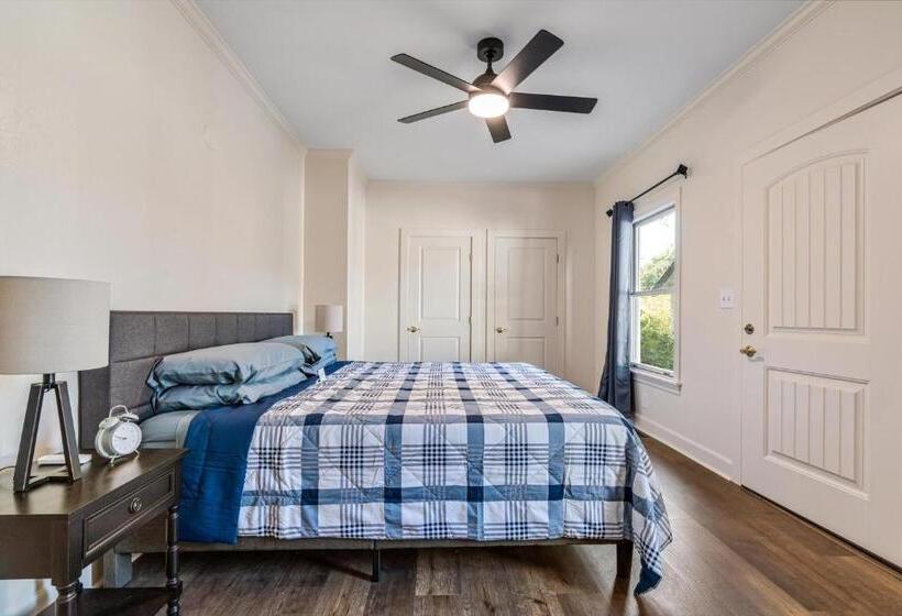 جناح, Cinnamon Bear Creekside Inn