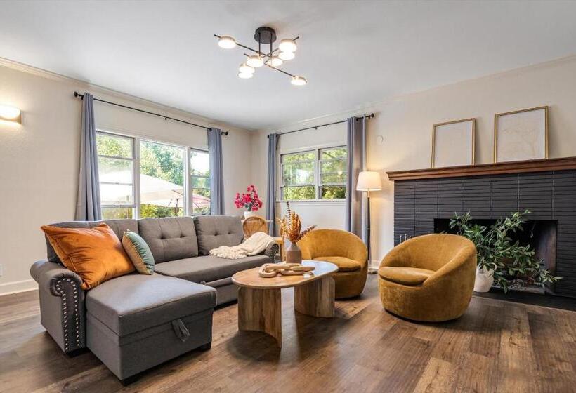 جناح, Cinnamon Bear Creekside Inn