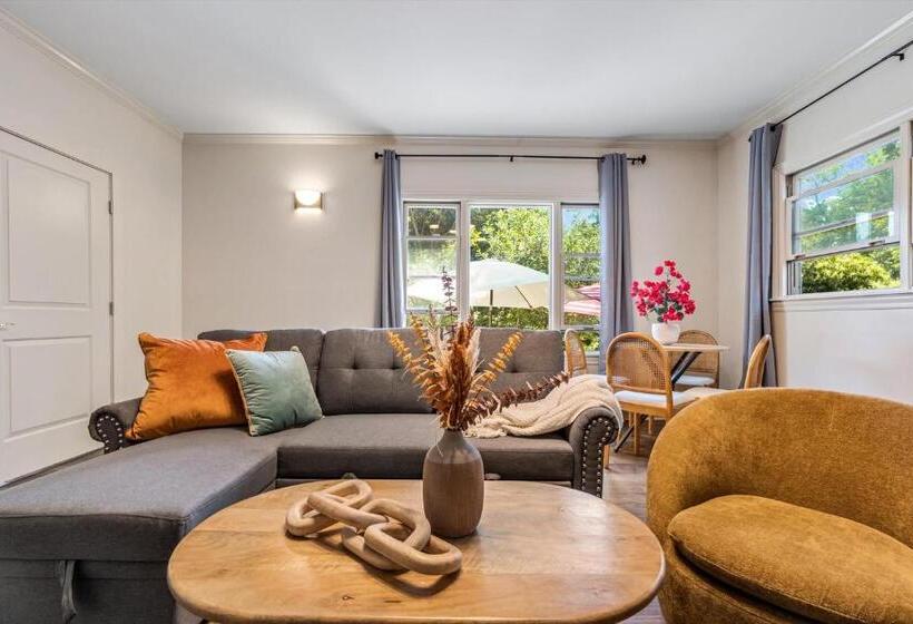 جناح, Cinnamon Bear Creekside Inn