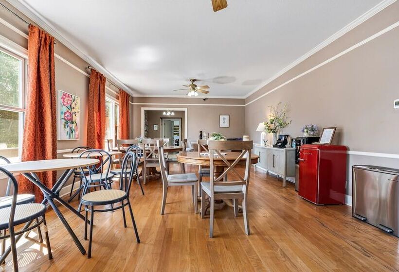 غرفة قياسية سرير كينج, Cinnamon Bear Creekside Inn