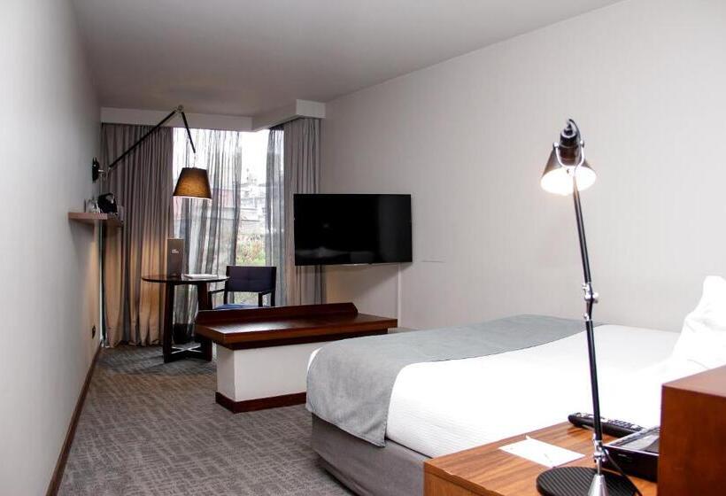 غرفة قياسية فردية, Cumbres Lastarria