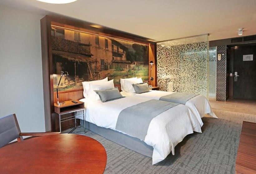 غرفة قياسية, Cumbres Lastarria