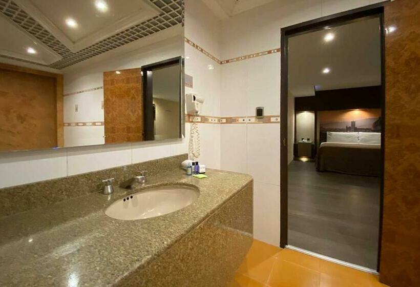 اتاق استاندارد با وان آب گرم, Escala Central Del Norte