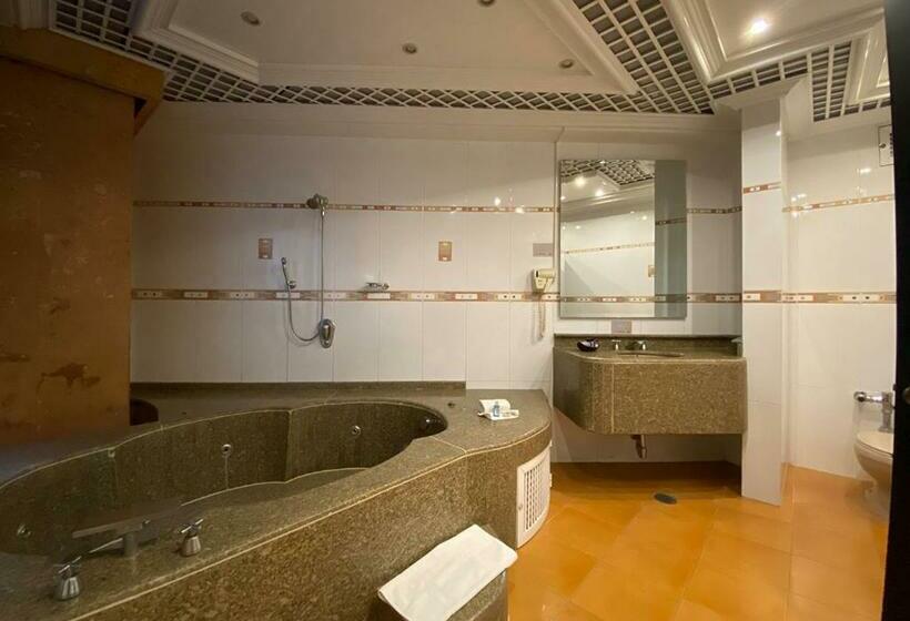 Номер Deluxe, Escala Central Del Norte