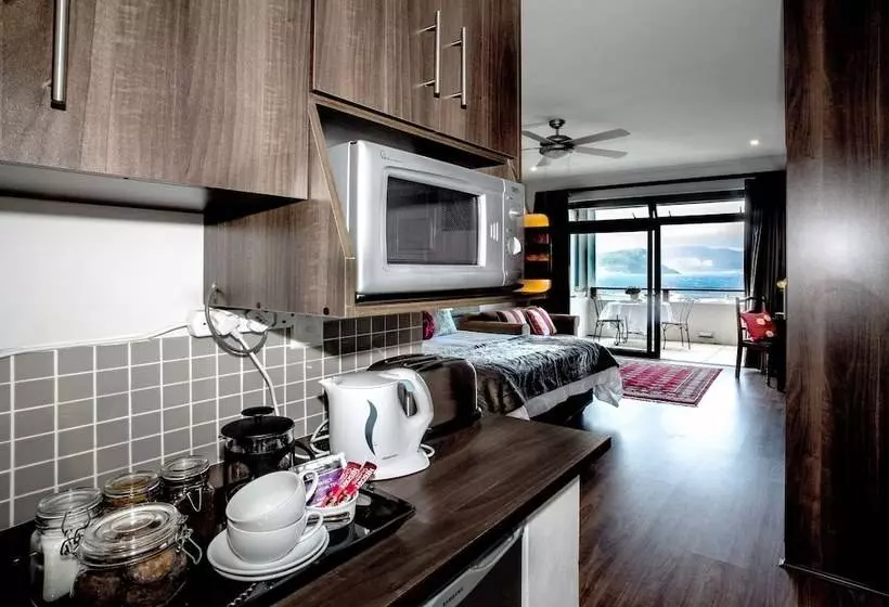 オーシャンビューデラックスステューディオ, Mariner Guesthouse & Villa