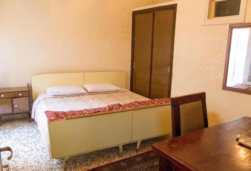 اتاق استاندارد یک نفره, Sun Rise Hotel & Hostel & Tours