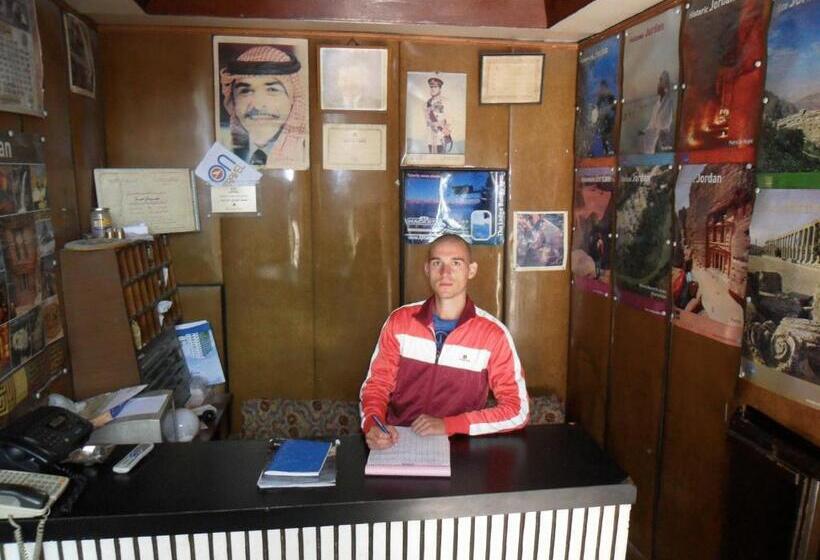 تختخواب در اتاق مشترک, Sun Rise Hotel & Hostel & Tours