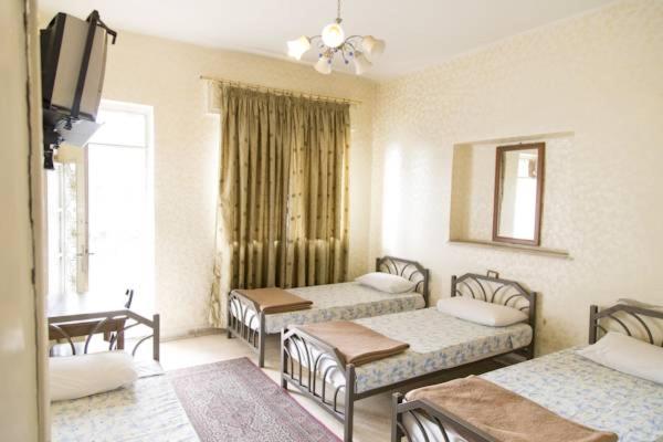 اتاق استاندارد چهار تخته, Sun Rise Hotel & Hostel & Tours