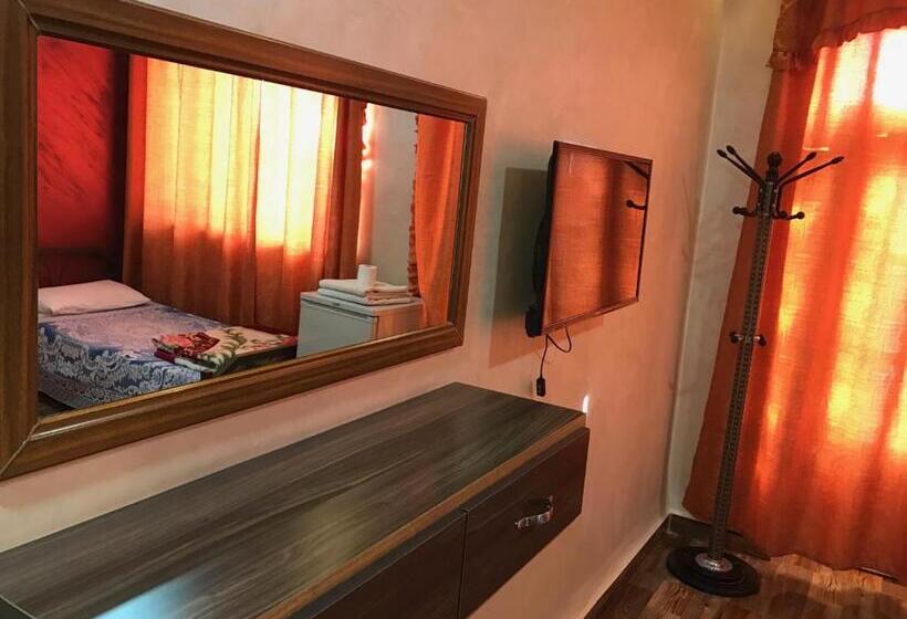 اتاق استاندارد چهار تخته, Sun Rise Hotel & Hostel & Tours