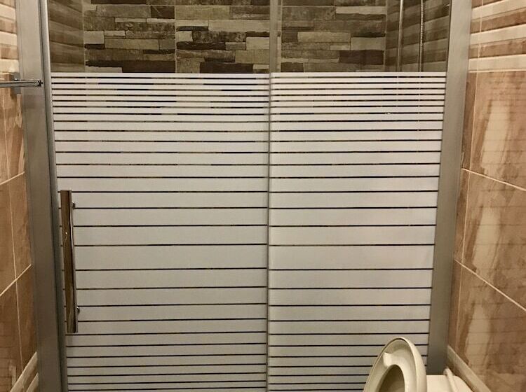 اتاق استاندارد چهار تخته, Sun Rise Hotel & Hostel & Tours