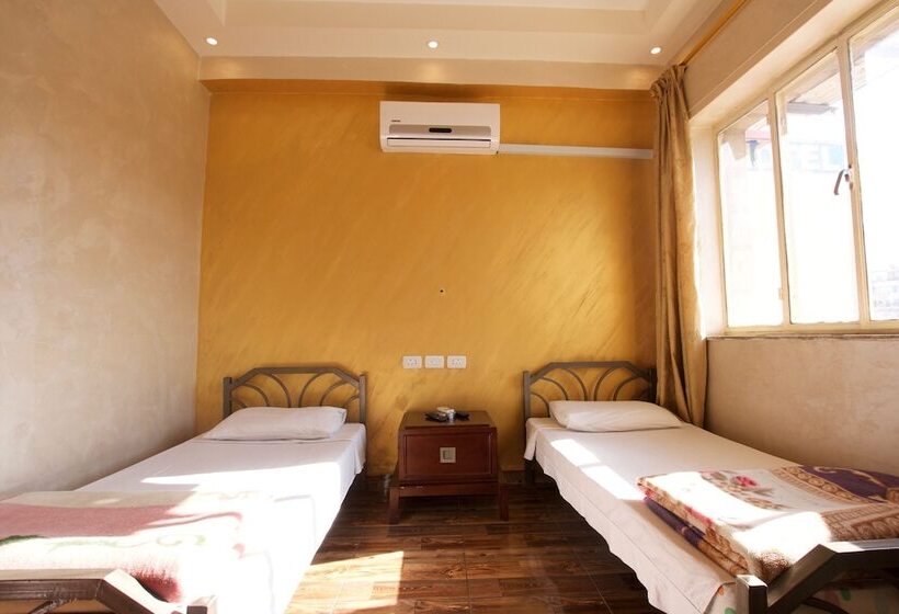 اتاق استاندارد یک نفره, Sun Rise Hotel & Hostel & Tours