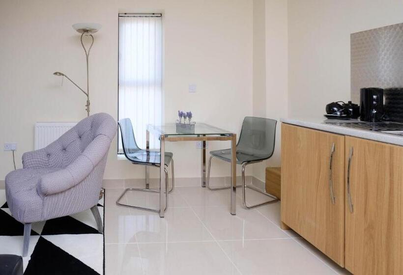 スタンダードルーム, The Great House