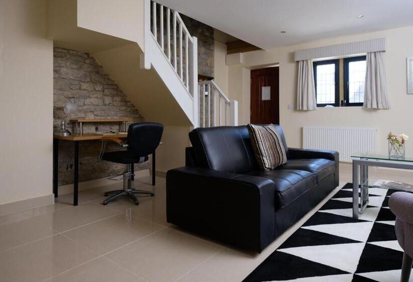 スタンダードルーム, The Great House