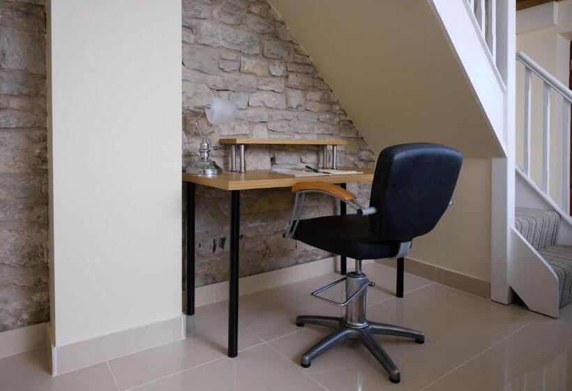 スタンダードルーム, The Great House