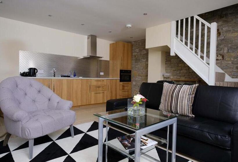 スタンダードルーム, The Great House