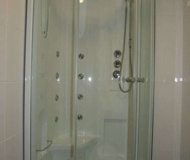 ファミリールーム, Tower House