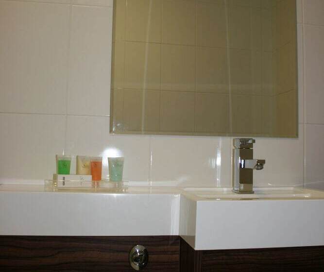 ファミリールーム, Tower House