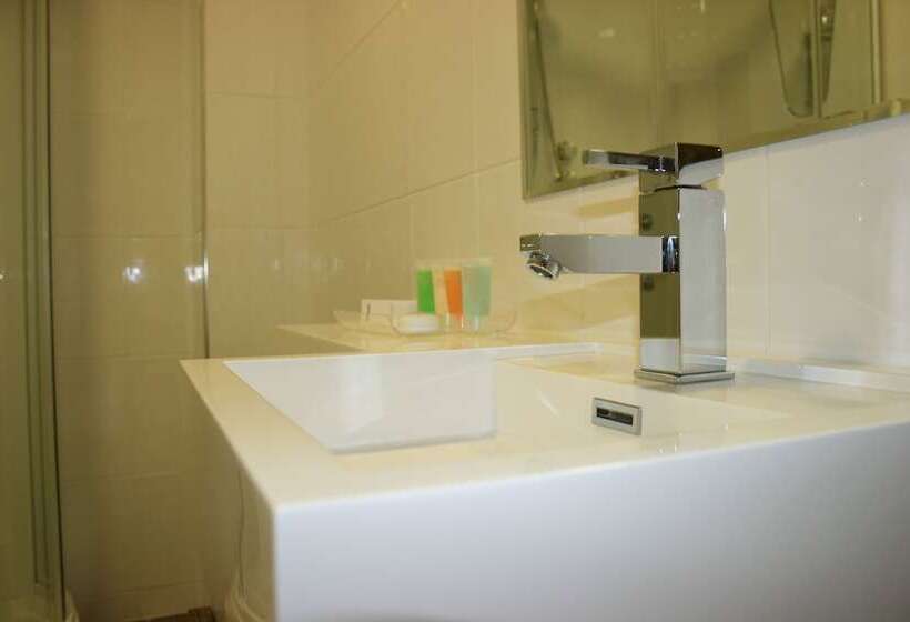 ファミリールーム, Tower House