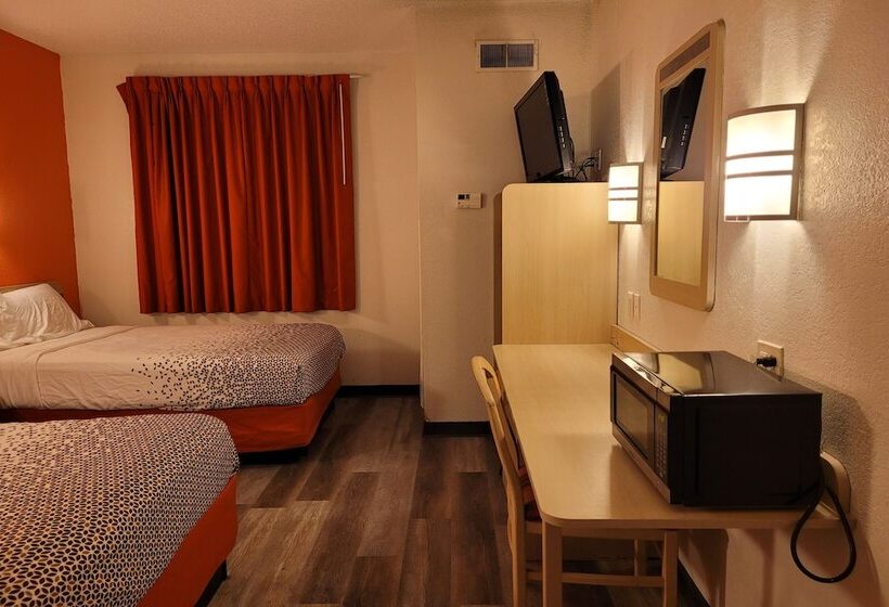 带2个双人床的标准工作室, Motel 6 Minonk, Il