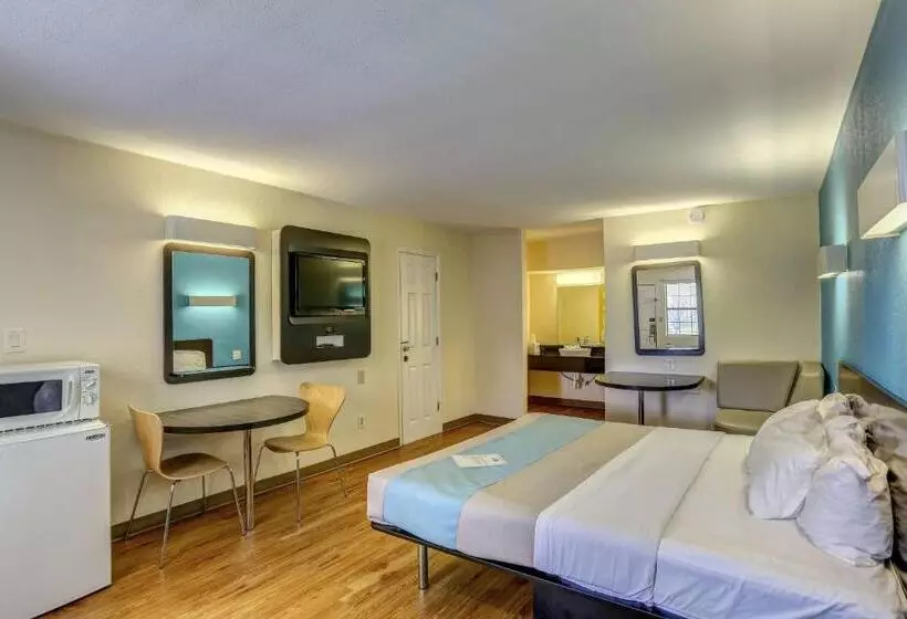 身障者適用キングサイズベッドルーム, Motel 6 Dickson, Tn