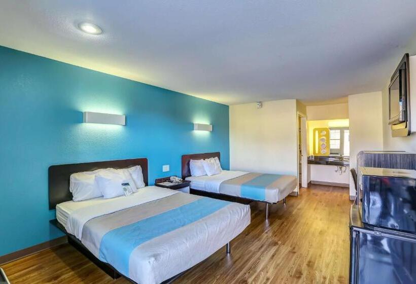 غرفة قياسية لذوى الاحتياجات الخاصة, Motel 6 Dickson, Tn