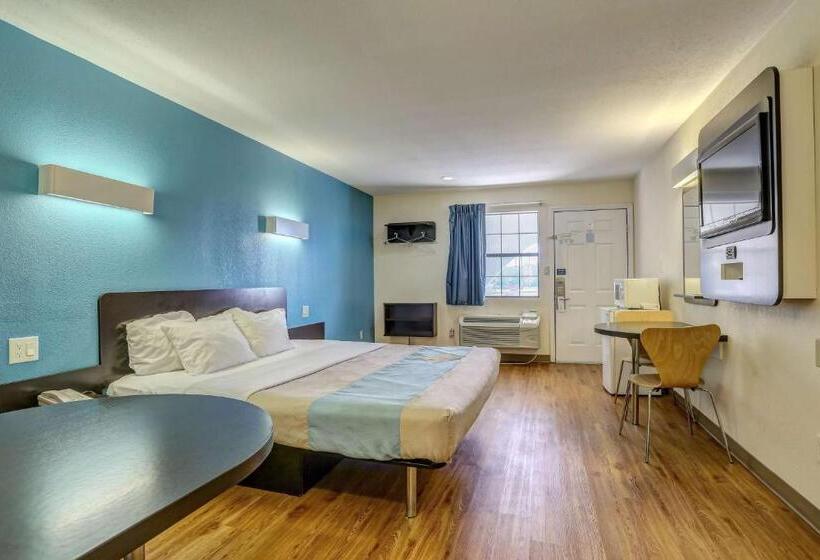 غرفة قياسية سرير كينج, Motel 6 Dickson, Tn