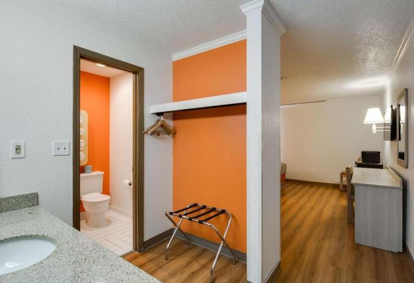 غرفة قياسية رباعية, Motel 6waukegan, Il