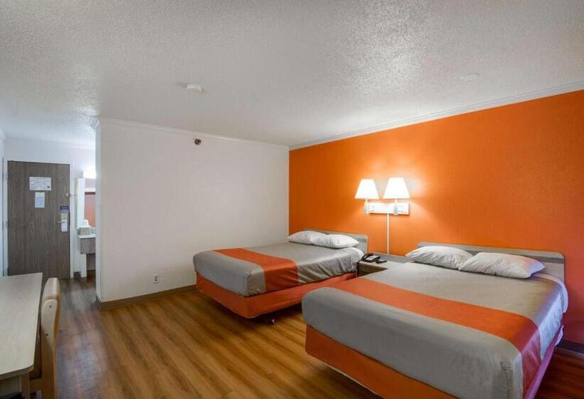 غرفة قياسية رباعية, Motel 6waukegan, Il