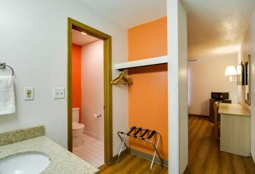 اتاق استاندارد با تخت بزرگ, Motel 6waukegan, Il