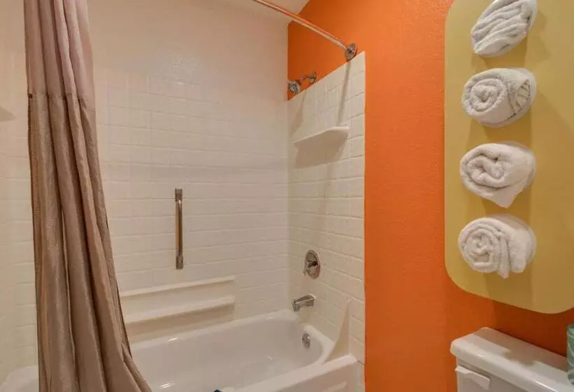 اتاق استاندارد با تخت بزرگ, Motel 6waukegan, Il