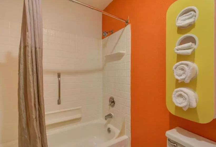 اتاق استاندارد با تخت بزرگ, Motel 6waukegan, Il