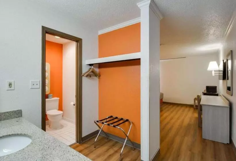 اتاق استاندارد با تخت بزرگ, Motel 6waukegan, Il