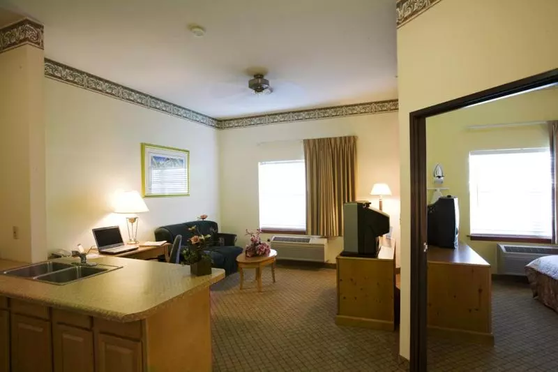 キングサイズベッドのスイートルーム, Americas Best Value Inn Three Rivers