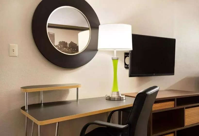 キングサイズベッドのスタンダードルーム, Super 8 By Wyndham Jackson