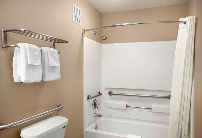 غرفة قياسية سرير كينج, Super 8 By Wyndham Jackson