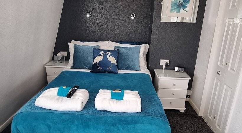 Семейный Номер, Toulson Court