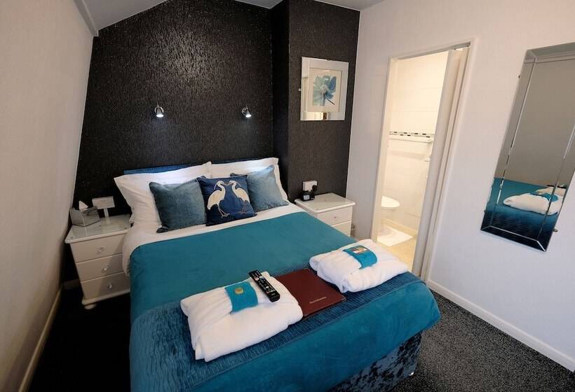 Семейный Номер, Toulson Court