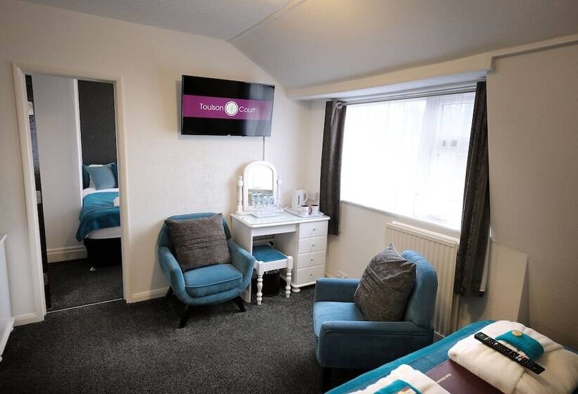 Семейный Номер, Toulson Court