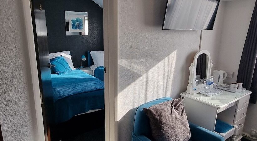 Семейный Номер, Toulson Court