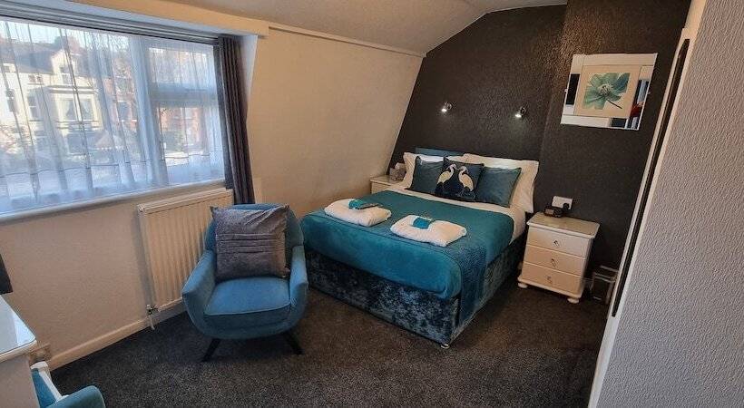 Семейный Номер, Toulson Court