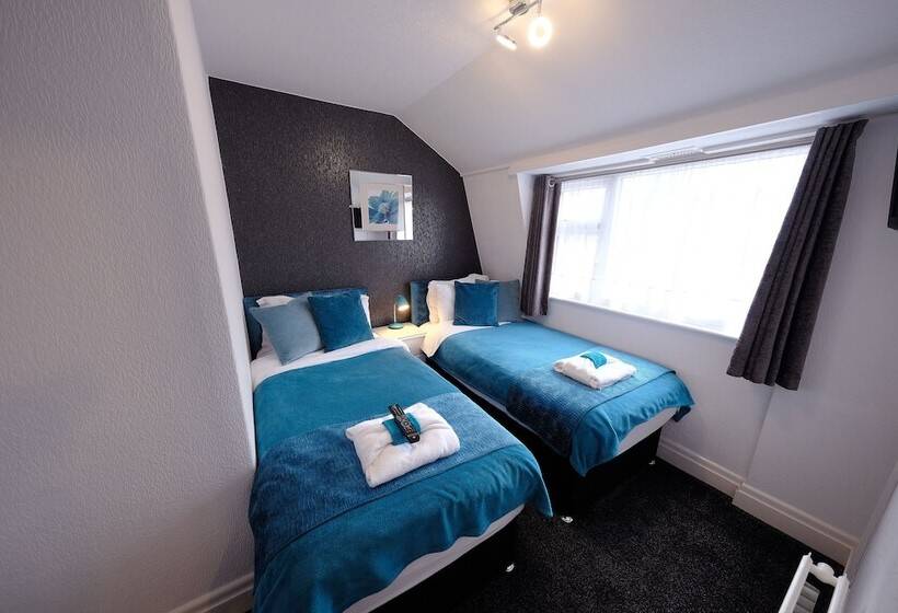 Семейный Номер, Toulson Court